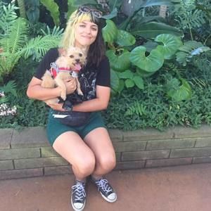 Meet your Posher, Andrea